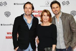 Senta Berger mit ihrem Sohn, Regisseur Simon Verhoeven (li.), und Filmproduzent Quirin Berg