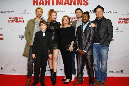 Die Stars des Films versammeln sich zum Gruppenfoto