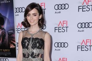 Lilly Collins zeigte viel Haut