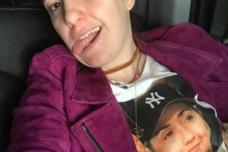 Schauspielerin Lena Dunham (30) ließ sich sogar ein T-Shirt mit dem Porträt der Präsidentschaftskandidatin bedrucken. Sie is...