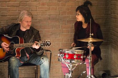 Zack (Todd Lowe) und Lane (Keiko Agena) haben immer noch Musik im Blut