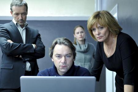 Boris Noethen (Michael Roll), Martin Schiff (Alexander Lutz), Julia Brandl (Inez Björg David) und Ellen Lucas (Ulrike Kriener)