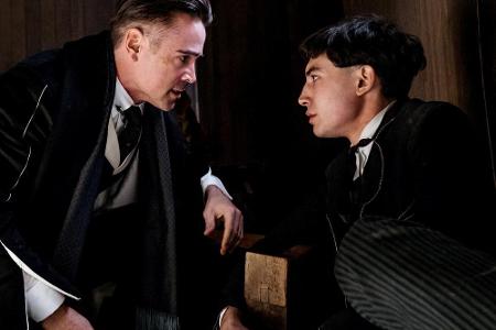 Colin Farrell (links) spielt Percival Graves, den rätselhaften Direktor für magische Sicherheit im MACUSA (Magischer Kongres...