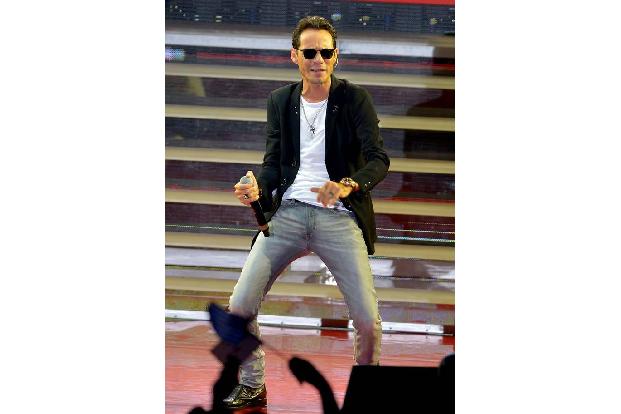 ...Exmann der schönen Sängerin war auch vor Ort, um J-Lo und Hillary zu unterstützen. Marc Anthony durfte dann auch ein biss...