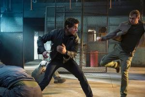 Sich alleine mit Jack Reacher (Tom Cuise, l.) anlegen? Keine gute Idee!