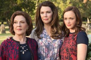 Ab 25. November gibt es die neuen "Gilmore Girls"-Folgen auf Netflix zu sehen - ob sich der Style der drei Damen verändert hat?