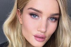 Wer sich definierte Wimpern à la Rosie Huntington-Whiteley wünscht, benötigt eine Mascara mit möglichst filigraner Bürste