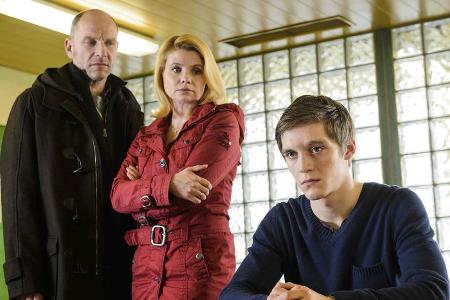 Als der 16-jährige Daniel (Jonas Nay, r.) als Hauptverdächtiger im Mordfall des elfjährigen Fabian verhaftet wird, beginnt f...