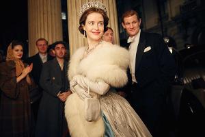 Claire Foy als Elizabeth II. und Matt Smith als Prinz Philip