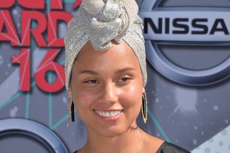 Alica Keys hat den Turban zu ihrem Markenzeichen gemacht