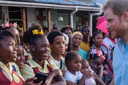 In St. Lucia wurde Prinz Harry begeistert empfangen