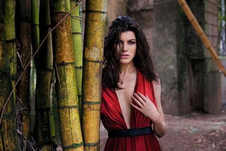 Summer Rayne Oakes ist Bestseller-Autorin und Mitbegründerin eines Online-Marktplatzes für Designer und Lieferanten von umwe...