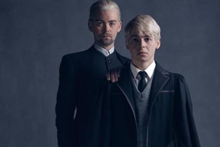 Der neue Draco (Alex Price) und sein Sohn Scorpius Malfoy (Anthony Boyle) kommen ihrem Vorgänger ziemlich nahe...