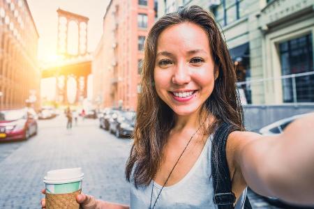 Am Handy aktiv sein, ist bei diesem Date erlaubt