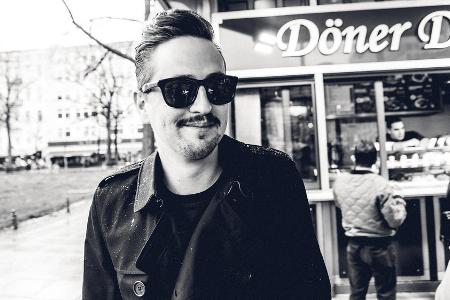 Die Sonnenbrille ist ein Markenzeichen von Robin Schulz