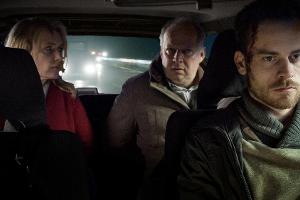 "Tatort: Taxi nach Leipzig", am 13.11.16 um 20:15 Uhr im Ersten: Entführer Rainald Klapproth (Florian Bartholomäi, re.) auf ...
