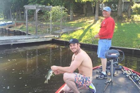 Schauspieler Chris Pratt verbringt die heißen Tage lieber mit Angeln.