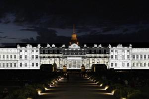 Schlossfestspiele in Karlsruhe: Das Barockschloss wird zur Riesenleinwand