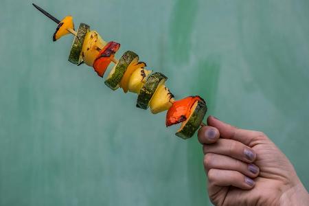 Gemüsespieße schmecken auch Fleischliebhabern