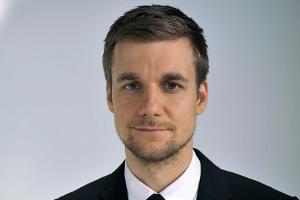 Tobias Schlegl beendet seine Karriere beim ZDF, um Notfallsanitäter zu werden