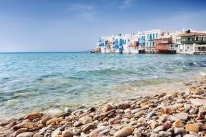 Mit tollen Stränden und kristallklarem Wasser locken Mykonos und seine Nachbarinseln jährlich tausende Touristen an