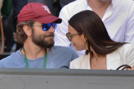 Happy auf der Tribüne: Bradley Cooper und Irina Shayk in Wimbledon