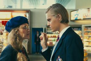 Machtspiele unter Klassenkameraden in "Finsterworld": Natalie (Carla Juri) und Maximilian (Jakub Gierszal)