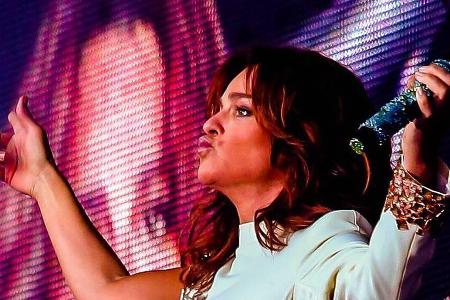 Andrea Berg zieht ihre Tour trotz Verbrennungen durch