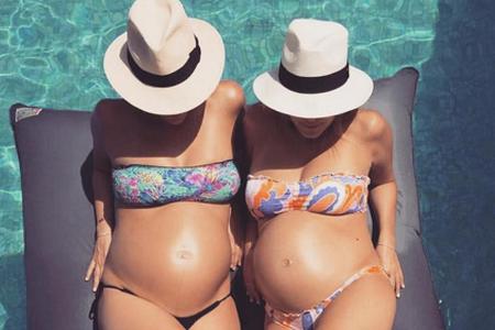 Bar Refaeli und ihre Freundin zeigen stolz ihre Babybäuche