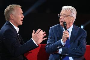 Johannes B. Kerner (l.) begrüßte Dieter Thomas Heck bei "Unsere größten Hits"