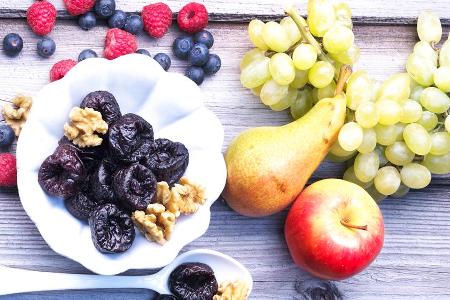 Wie auch Obst und Gemüse enthalten die Trockenpflaumen viele Ballaststoffe