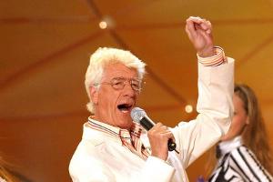 So kennen wir Rudi Carrell: voller Elan auf der Showbühne