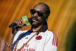 Snoop Dogg - hier bei einem Konzert in Italien im AC-Milan-Dress - scheint sich für Fußball zu interessieren