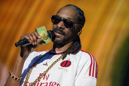 Snoop Dogg - hier bei einem Konzert in Italien im AC-Milan-Dress - scheint sich für Fußball zu interessieren