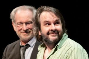Steven Spielberg (li.) und Peter Jackson planen ein streng geheimes gemeinsames Filmprojekt