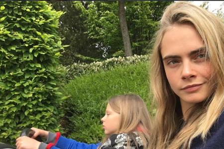Cara Delevingne zeigt sich auf Instagram oft in bequemer Freizeitkleidung