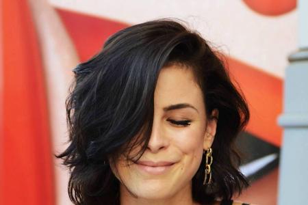 Auch Lena Meyer-Landrut (25) hat sich von ihrer langen Mähne verabschiedet und trägt einen kinnlangen Bob in sattem Schwarz-...