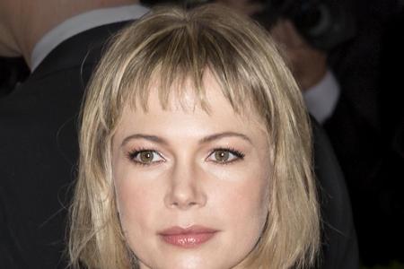 Aus der Zeit gefallen wirkt die derzeitige Frisur von Michelle Williams.