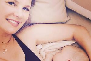 Monica Meier-Ivancan entspannt mit Sohnemann Anton