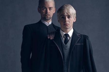 Draco (Alex Price) und Scorpius Malfoy (Anthony Boyle) spielen in 