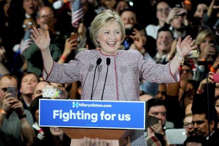 Hillary Clinton ist es wichtig, auch modisch Verbundenheit zu Amerika zu zeigen