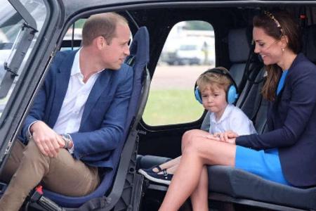 Prinz George und seine Familie besuchen eine Militärveranstaltung.