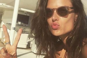 Model Alessandra Ambrosio beweist: Ein sonnengeküsster Teint sieht extrem sexy aus