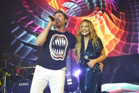 ...auf dem neuen Album der Kultband zu hören. Nun durfte sie eben auch mal auf einer der Shows mitsingen. Für die rothaarige...