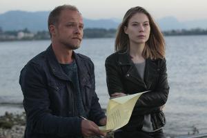 "Die Toten vom Bodensee": Micha Oberländer (Matthias Koeberlin) und Hannah Zeiler (Nora von Waldstätten) haben ein "Familien...