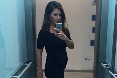 Selfie im Aufzug: Nazan Eckes grüßt ihre Fans