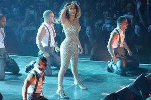 Jennifer Lopez zeigt auf der Bühne stets vollen Einsatz