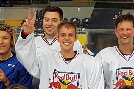 Popstar Justin Bieber zu Besuch beim EHC Red Bull München