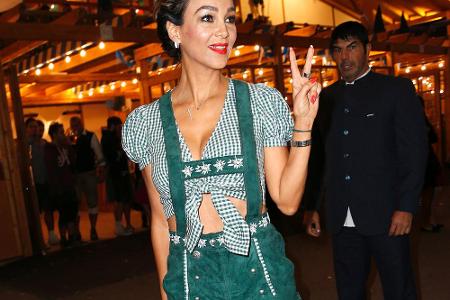 An Verona Pooth sehen auch Lederhosen sexy aus