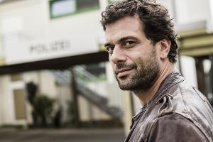 TV-Serie "Heldt" - Nach Monaten im Ausland endlich wieder zurück in seinem Revier: Kriminalkommissar Nikolas Heldt (Kai Schu...